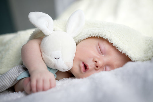 Quel cadeau bébé choisir pour vraiment faire plaisir ?